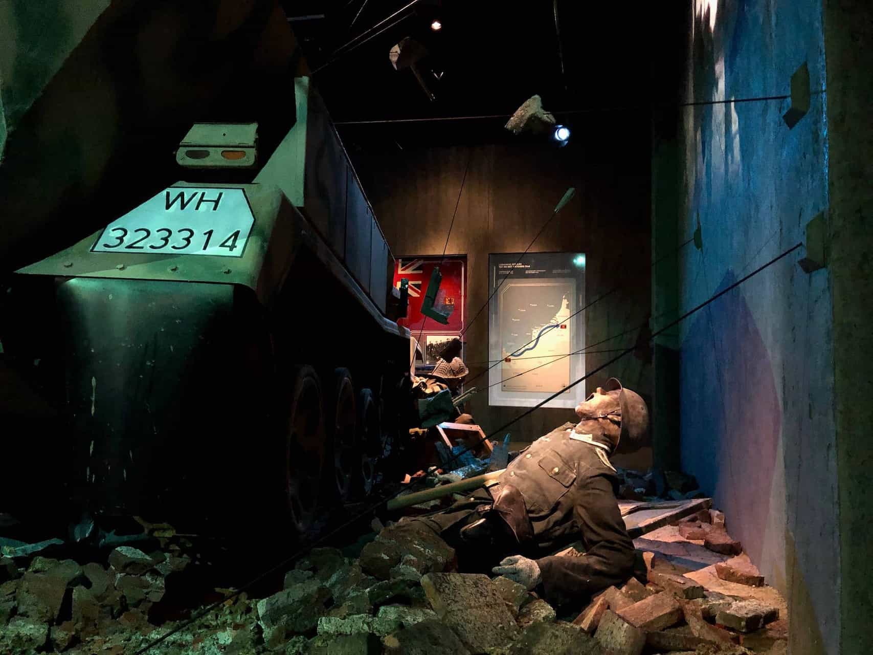 Nationaal Militair Museum Expositie Hij of Ik soldaat wordt overreden door tank